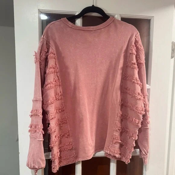 NWT EASEL LONG SLEEVE TOP WITH FRINGE DETAIL - Picture 2 of 2